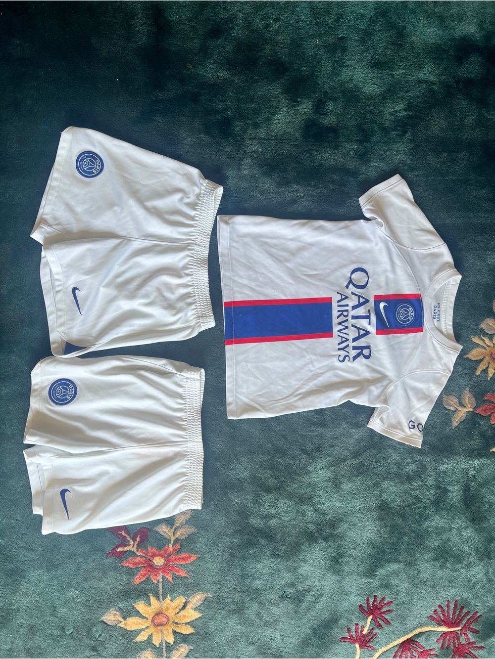 Nike White Kids PSG (Paris Saint Germain) Soccer Jersey and Shorts Set Size 6